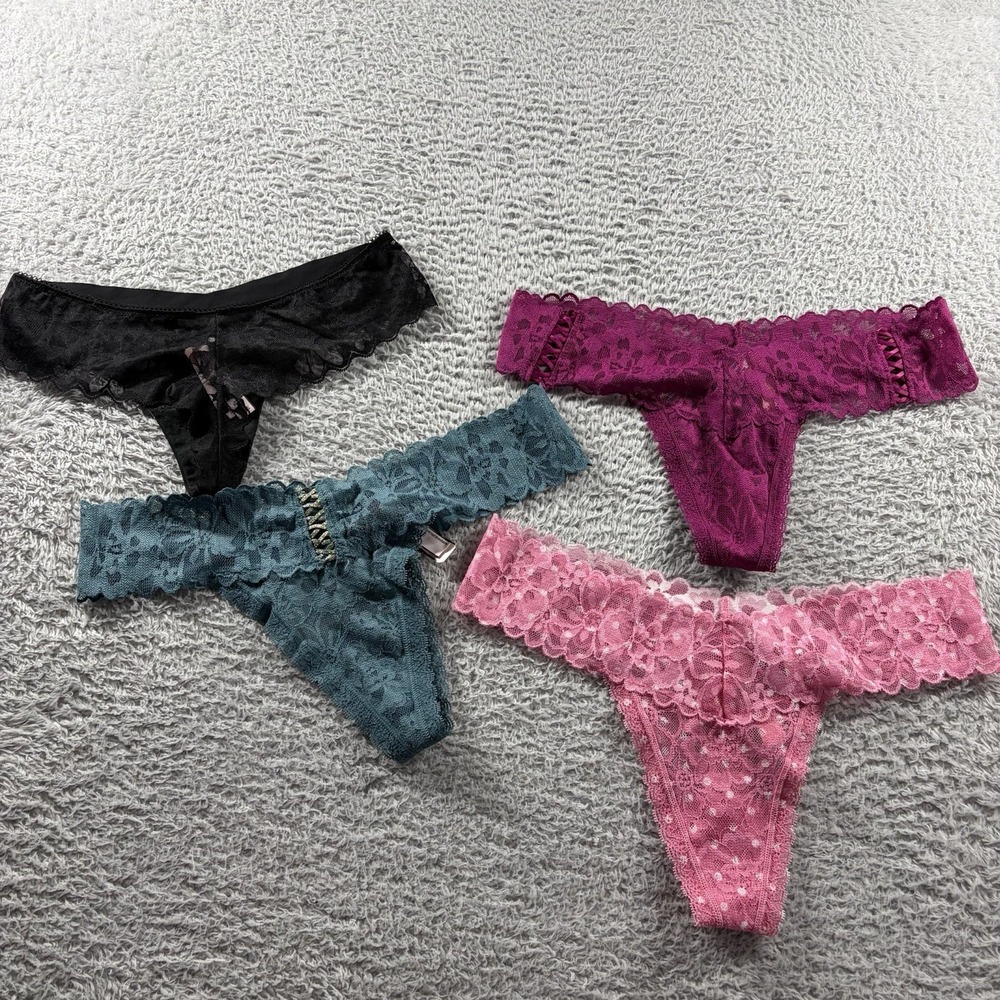Victoria Secret Thong Bundle Lot of 4 Lace Medium / Small NWT
